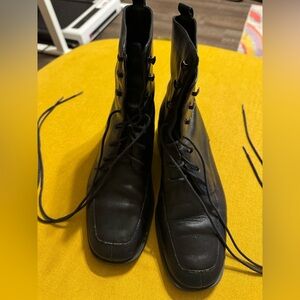 Pre-Owned Black Lace-Up Leather Coup D’Etat Studio Books Sz 8M